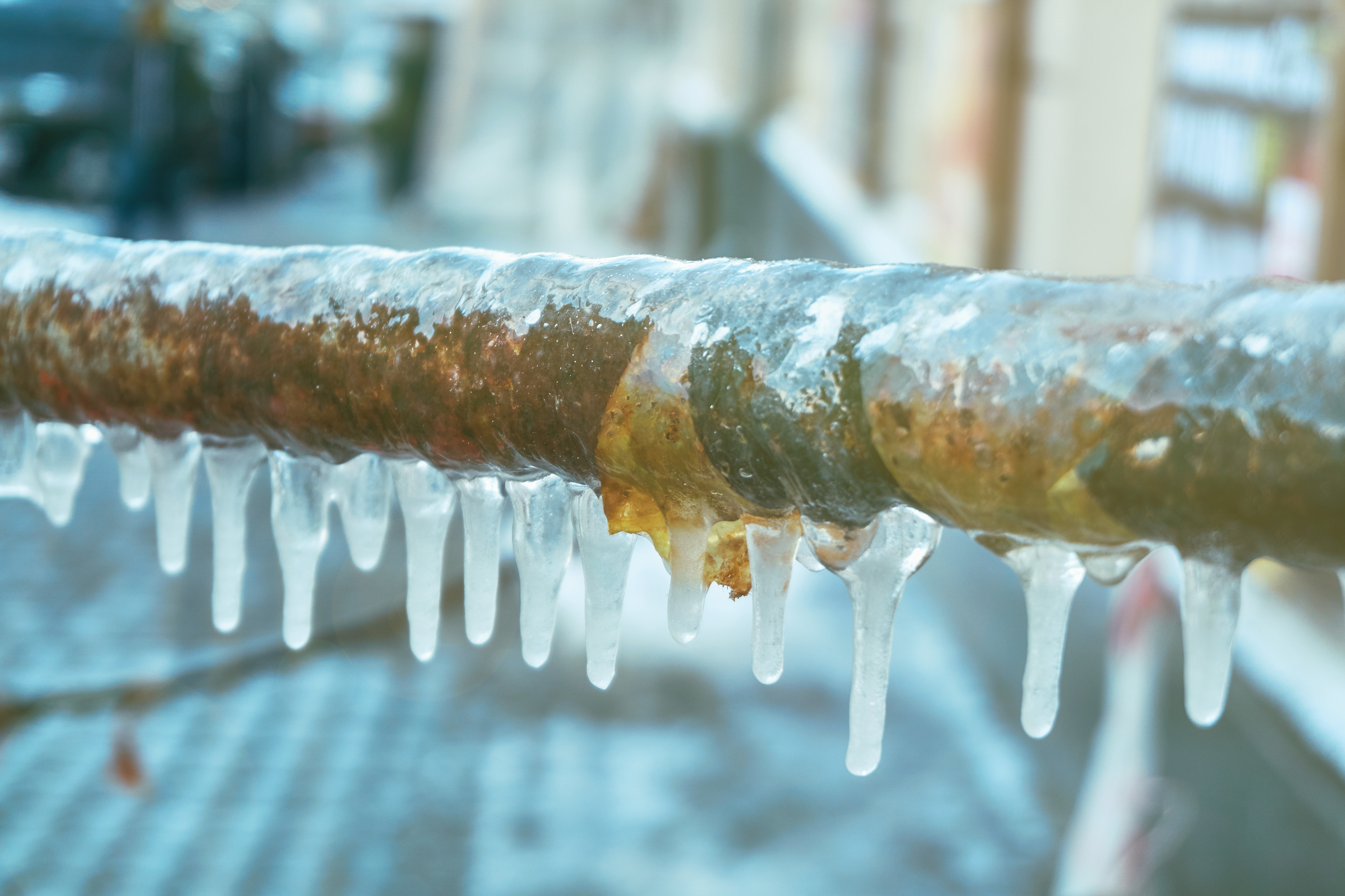 5 Tips and Tricks to Prevent Freezing Pipes During The Winter
